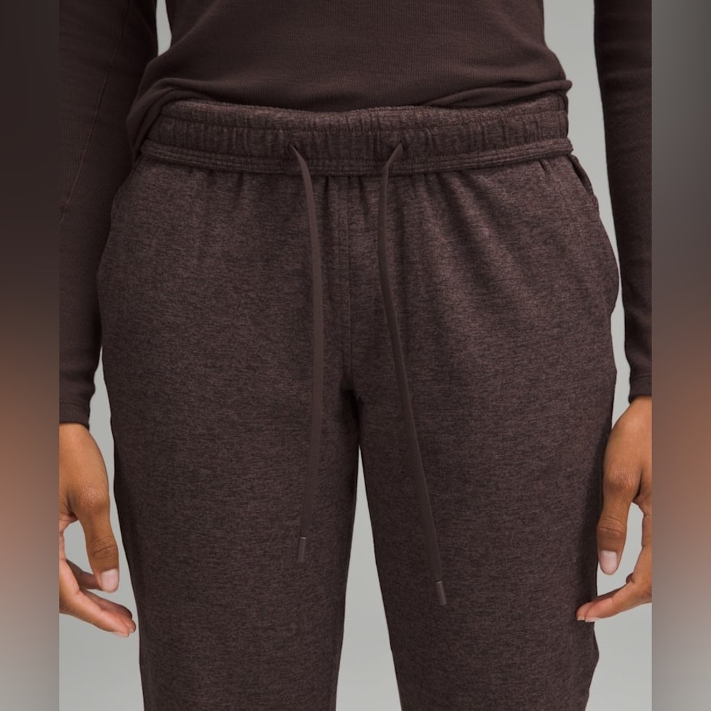 Lululemon Soft Jersey Classic-Fit Mid-Rise Jogger - Size 10 - Picture 5 of 9